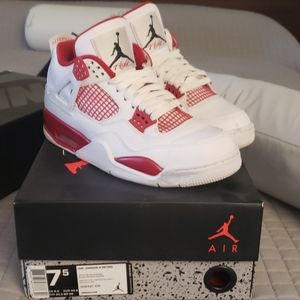 Wife shoes sized changed after pregnancy.